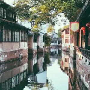 救援落湖男孩